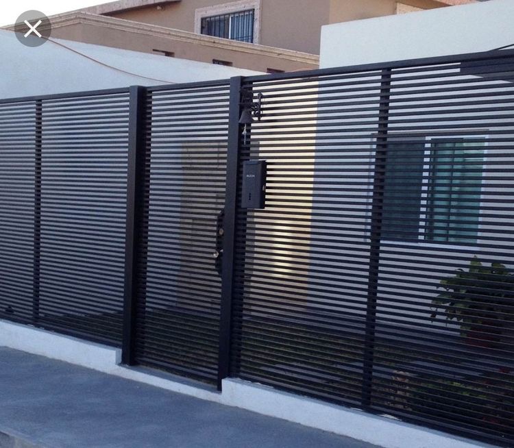 Reja de seguridad con diseño artístico